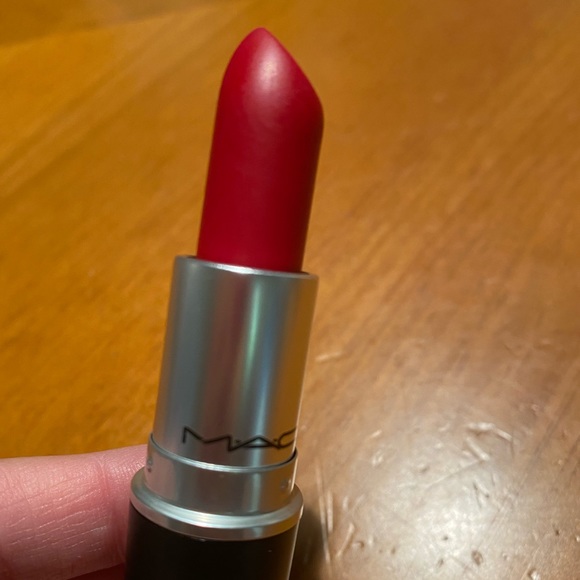 MAC Matte Lipstick Ruby Woo - Picture 7 of 16